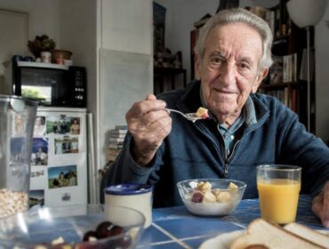 À 78 ans son cholestérol est celui dʼun homme de 40 ans: son petit-déjeuner en cause
