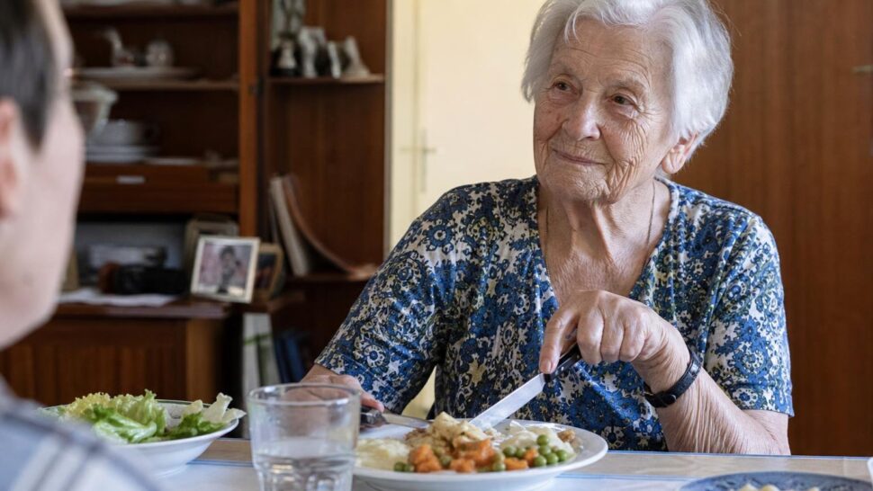À 81 ans sa tension est celle dʼune femme de 45 ans et tout se joue au dîner