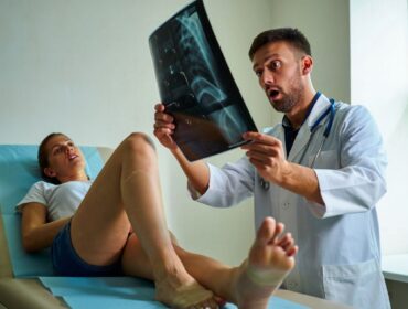 Elle consulte pour une cheville enflée: ce que la radio révèle surprend les médecins