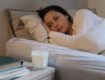 Oubliez le lait chaud avant de dormir: voici ce que conseillent les spécialistes du sommeil