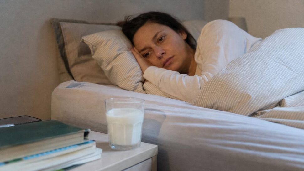 Oubliez le lait chaud avant de dormir: voici ce que conseillent les spécialistes du sommeil
