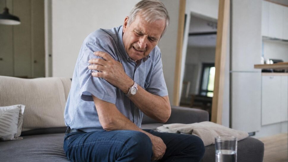 6 millions de Français prennent ce médicament contre le cholestérol : les médecins alertent sur les douleurs quʼil cache