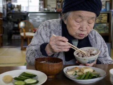 Ce que les centenaires dʼOkinawa mangent au petit-déjeuner : les gériatres y voient une seule vraie explication