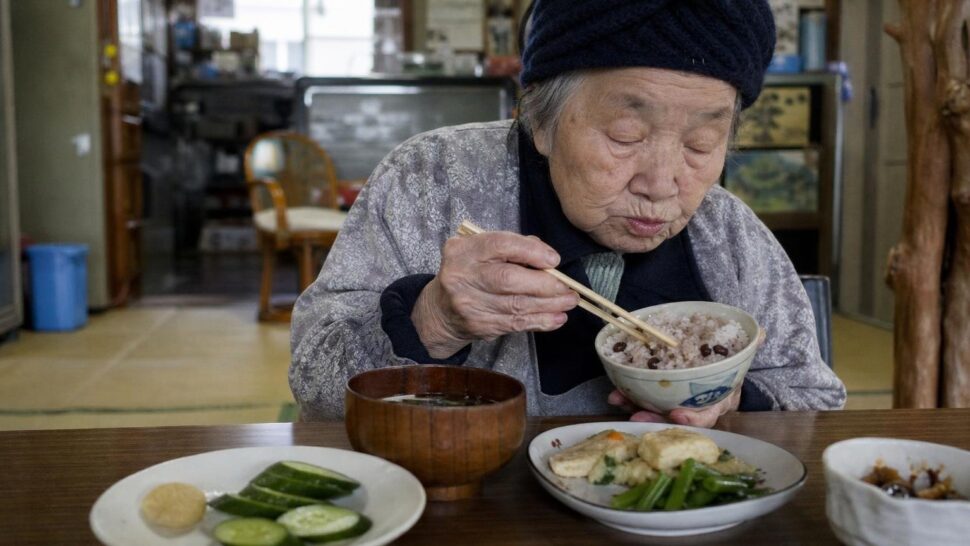 Ce que les centenaires dʼOkinawa mangent au petit-déjeuner : les gériatres y voient une seule vraie explication