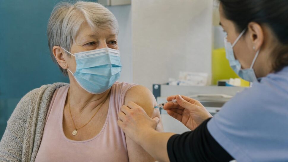 Vaccin contre la grippe : la campagne démarre dans quelques semaines et les médecins disent qui doit y aller en premier