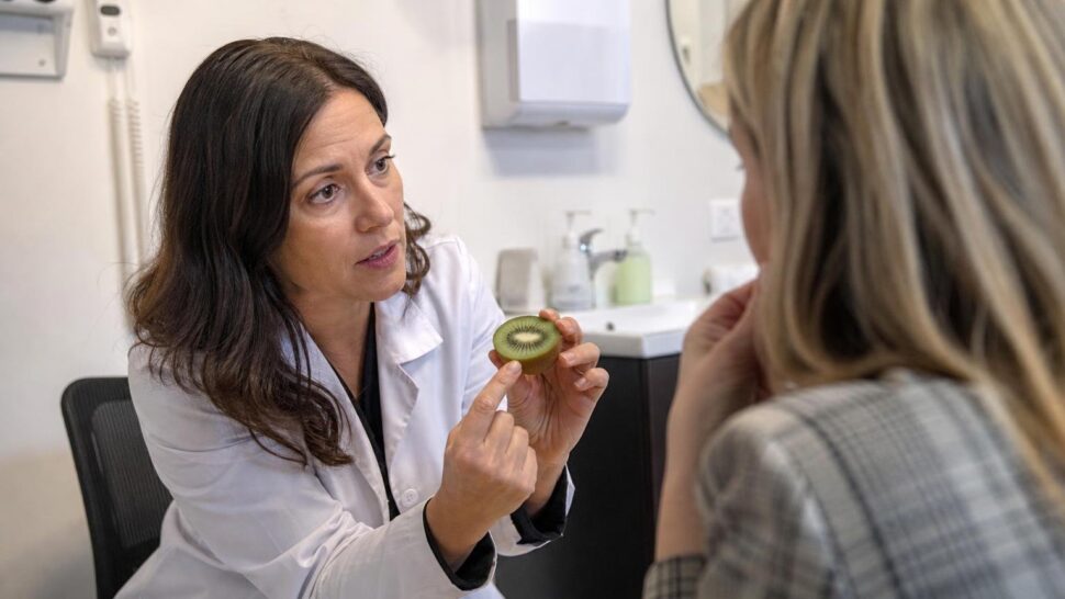 Le meilleur fruit d’hiver pour la peau selon les dermatologues n’est pas l’orange