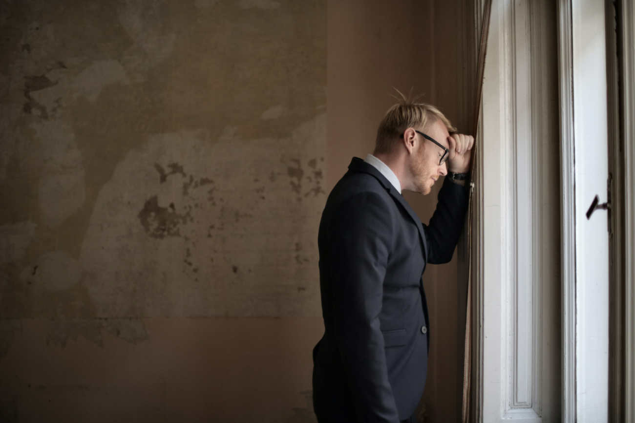 Un homme en état de stress aigu