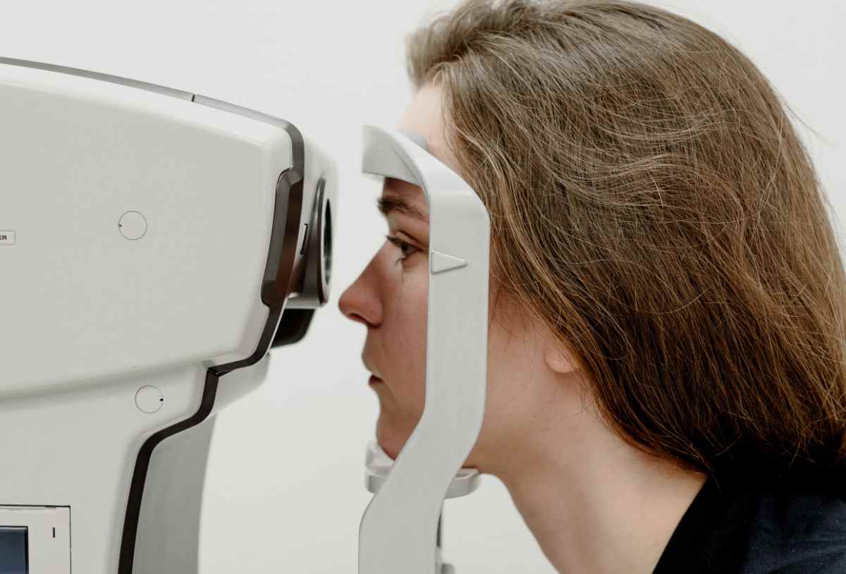 Patient en consultation ophtalmologique