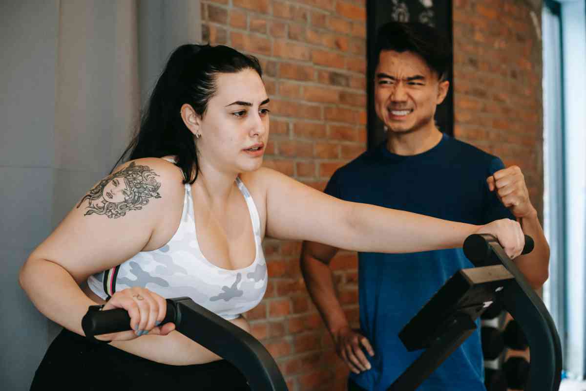 Femme obèse qui fait du sport