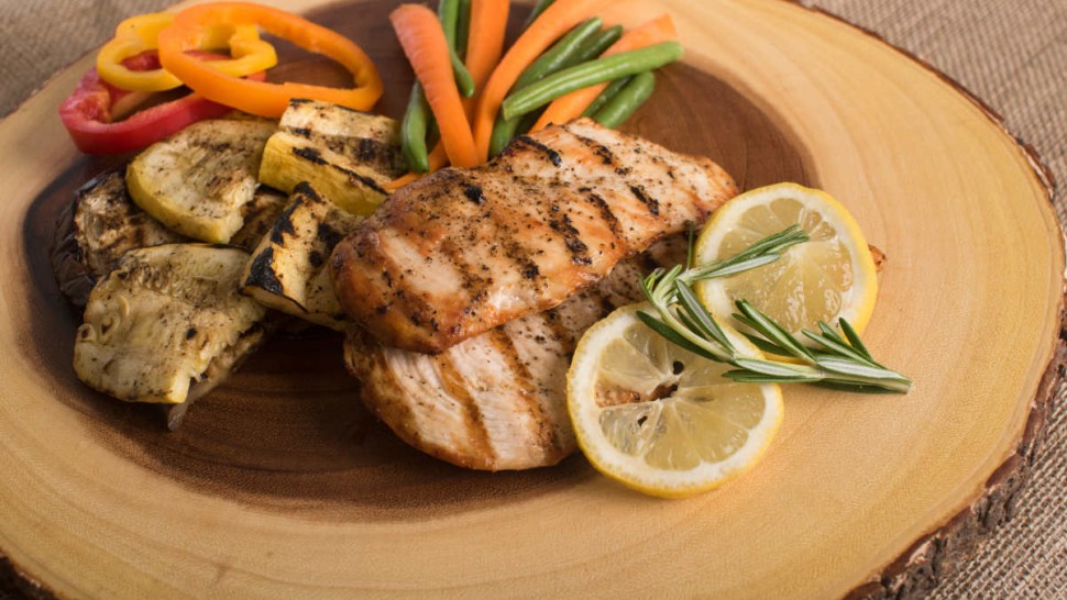 Balanced dish of vegetables and chicken