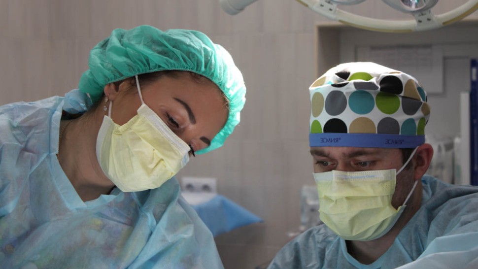 Bariatric Surgeons in the operating room