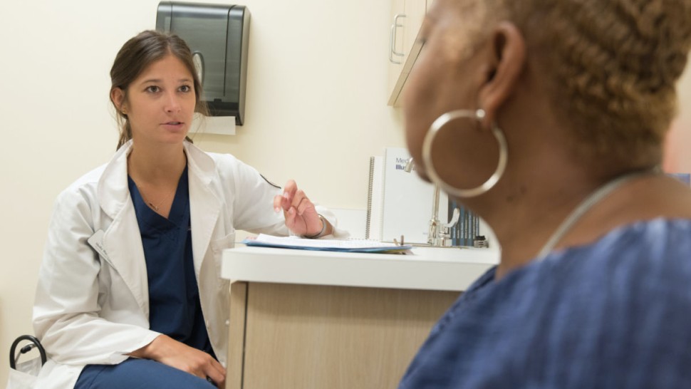 Patient talking with her doctor before sleeve gastrectomy
