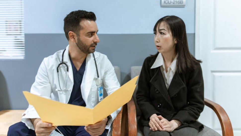 Un patient en consultation avec son médecin