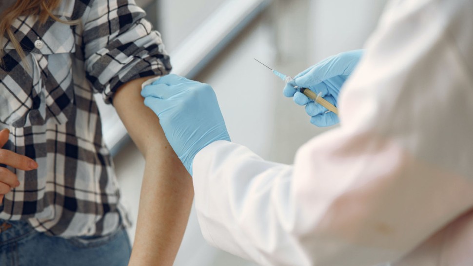 Personne se faisant vacciner