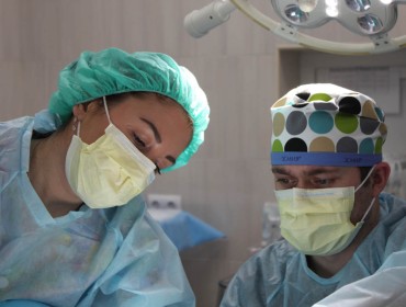 Bariatric Surgeons in the operating room
