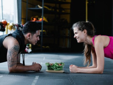 Couple faisant du sport 