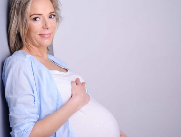 Femme âgée enceinte